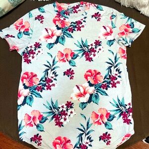 Mens Hollister Hawaiian 🌺 style tee shirt